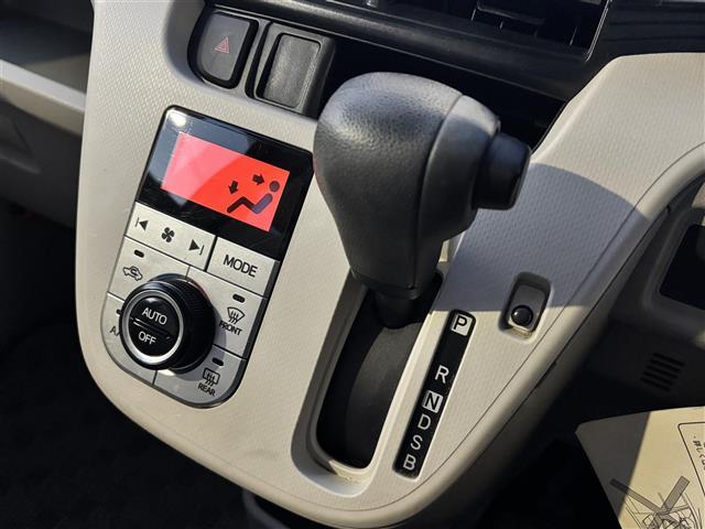 ムーヴ X 純正ナビ/ワンセグTV/CD/純正14インチアルミホイル/オートライト/プッシュスタート/純正フロアマット/純正ドアバイザー/横滑り防止/盗難防止装置/保証書/取扱説明(18枚目)