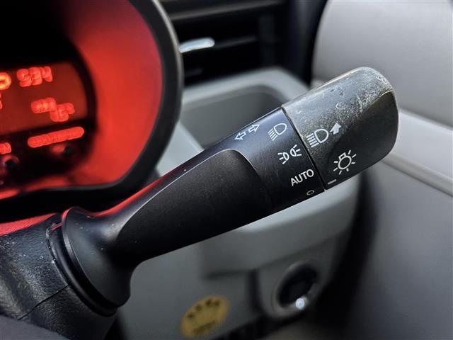 ムーヴ X 純正ナビ/ワンセグTV/CD/純正14インチアルミホイル/オートライト/プッシュスタート/純正フロアマット/純正ドアバイザー/横滑り防止/盗難防止装置/保証書/取扱説明(20枚目)