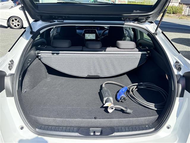 プリウスPHV A モデリスタエアロ/1オナ/社外ナビ/全周囲カメラ/レーダークルコン/衝突軽減/レーンキープ/コーナーセンサー/PKSB/BSM/社外18インチAW/フルセグTV/Bluetooth/CD/DVD(17枚目)