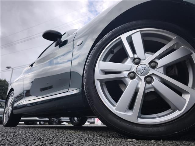 コペン セロ 純正ナビ/ワンセグTV/CD/AM/FM/バックカメラ/革巻きステアリング/ステアリングスイッチ/シートヒーター/プッシュスタート/スマートキー/純正16インチAW/純正フロアマット/ETC(8枚目)