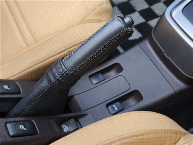 コペン セロ 純正ナビ/ワンセグTV/CD/AM/FM/バックカメラ/革巻きステアリング/ステアリングスイッチ/シートヒーター/プッシュスタート/スマートキー/純正16インチAW/純正フロアマット/ETC(20枚目)