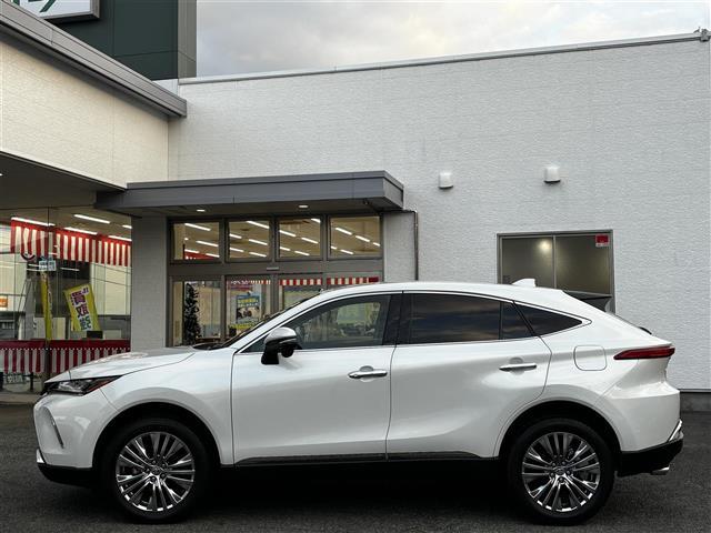 ハリアー Ｓ　純正ディスプレイオーディオ／バックカメラ／プリクラッシュセーフティ／レーントレーシングアシスト／クリアランスソナー／レーダークルコン／ロードサインアシスト／先行車発進告知／純正１９インチＡＷ／フルＴＶ（6枚目）