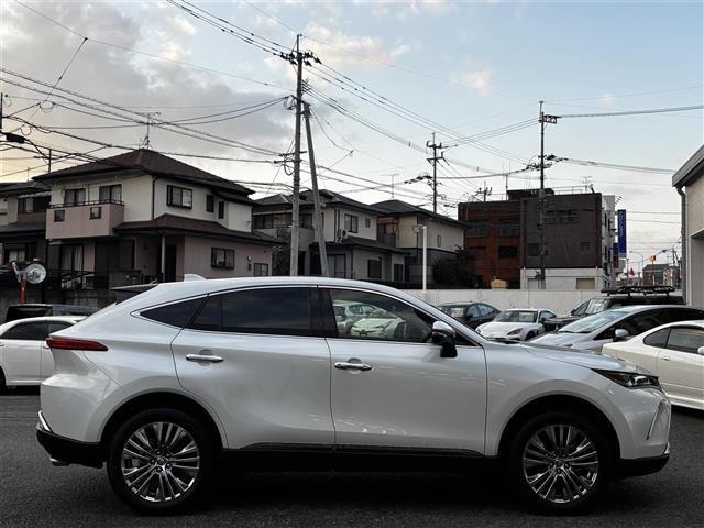 ハリアー Ｓ　純正ディスプレイオーディオ／バックカメラ／プリクラッシュセーフティ／レーントレーシングアシスト／クリアランスソナー／レーダークルコン／ロードサインアシスト／先行車発進告知／純正１９インチＡＷ／フルＴＶ（7枚目）