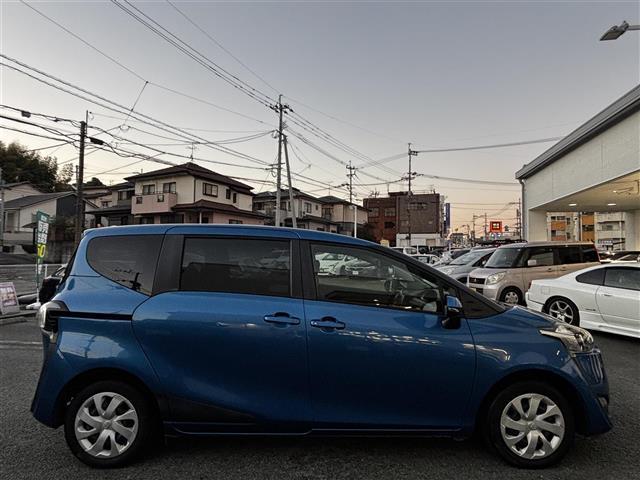 シエンタ Ｘ　メモリーナビ／フルセグテレビ／Ｂｌｕｅｔｏｏｔｈ／ＣＤ／ＤＶＤ／バックカメラ／ドライブレコーダー／ＥＴＣ／片側電動スライドドア／オートハイビーム／衝突軽減ブレーキ／横滑り防止／車線逸脱防止（7枚目）