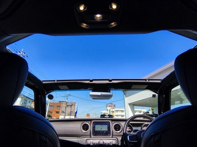 ジープ・ラングラーアンリミテッド サハラ 純正ナビ/バックカメラ/ALPINEスピーカ/アダプティブクルーズコントロール/革シート/シートヒーター/革巻きステアリング/ステアリングスイッチ/LEDオートライト/コーナーセンサー/ETC/BT(9枚目)