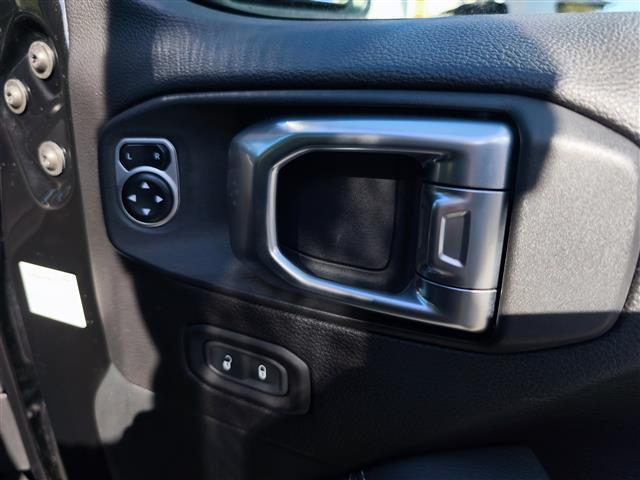 ジープ・ラングラーアンリミテッド サハラ 純正ナビ/バックカメラ/ALPINEスピーカ/アダプティブクルーズコントロール/革シート/シートヒーター/革巻きステアリング/ステアリングスイッチ/LEDオートライト/コーナーセンサー/ETC/BT(28枚目)