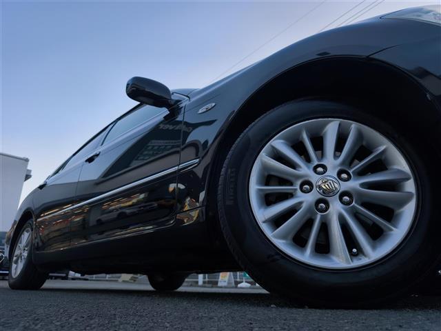 クラウン ロイヤルサルーン 純正ナビ/TV/CD/DVD/バックカメラ/クルーズコントロール/レザーシート/全席パワーシート/プッシュスタート/スマートキー/ETC/オートライト/革巻きステアリング/ABS/盗難防止装置(8枚目)