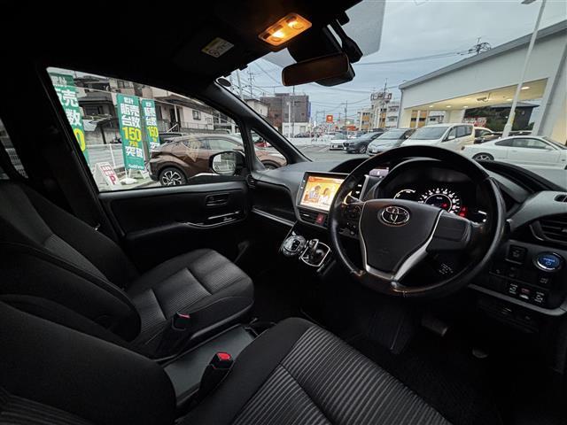 ヴォクシー ハイブリッドZS ワンオーナー/両側パワースライドドア/純正10インチナビ/フルセグTV/Bluetooth/CD/DVD/クルーズコントロール/プリクラッシュセーフティー/レーンディパーチャーアラート/先行車発進告知(13枚目)
