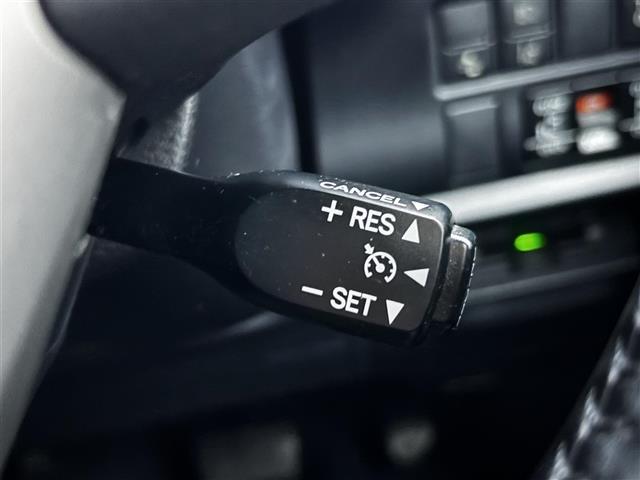 ヴォクシー ハイブリッドZS ワンオーナー/両側パワースライドドア/純正10インチナビ/フルセグTV/Bluetooth/CD/DVD/クルーズコントロール/プリクラッシュセーフティー/レーンディパーチャーアラート/先行車発進告知(24枚目)