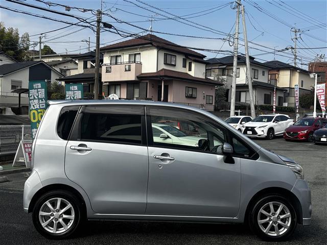 ムーヴ カスタム　Ｘ　純正７インチナビ／ワンセグＴＶ／ＣＤ／ＤＶＤ／アイドリングストップ／電動電格ミラー／ＥＴＣ／純正フロアマット／純正ドアバイザー／プッシュスタート／スマートキー（7枚目）