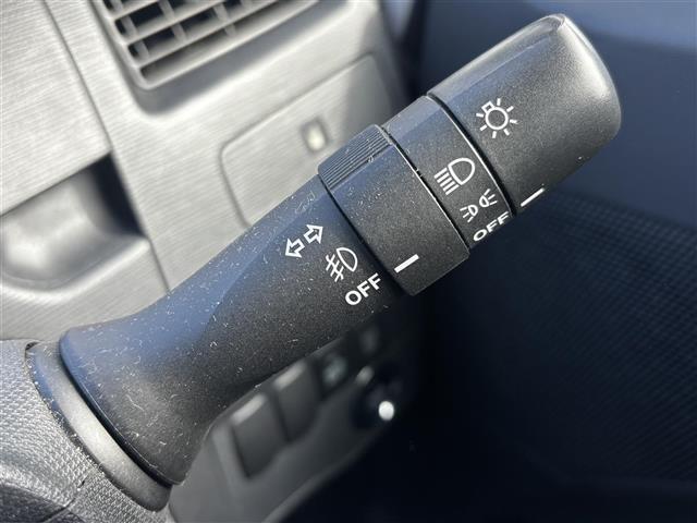 ムーヴ カスタム　Ｘ　純正７インチナビ／ワンセグＴＶ／ＣＤ／ＤＶＤ／アイドリングストップ／電動電格ミラー／ＥＴＣ／純正フロアマット／純正ドアバイザー／プッシュスタート／スマートキー（20枚目）