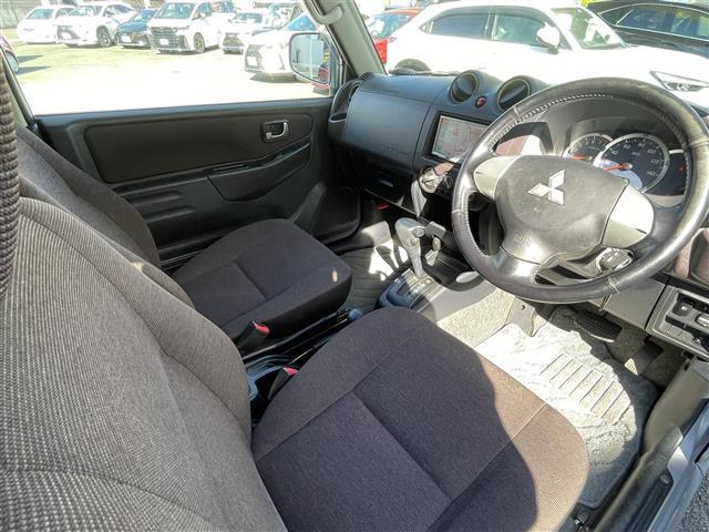 パジェロミニ エクシード SDナビ/ワンセグテレビ/CD/DVD/ETC/純正15インチアルミホイール/背面タイヤ/ルーフレール/ターボ/4WD/フロアマット/フォグライト/ドアバイザー/キーレス/スペアキー/フルフラット(14枚目)