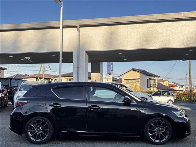 CT CT200h Fスポーツ 純正ナビ/フルセグTV/CD/DVD/バックカメラ/クルーズコントロール/コーナーセンサー/パドルシフト/シートヒーター/純正17インチAW/ビルトインETC/オートライト/電動格納ミラー(7枚目)