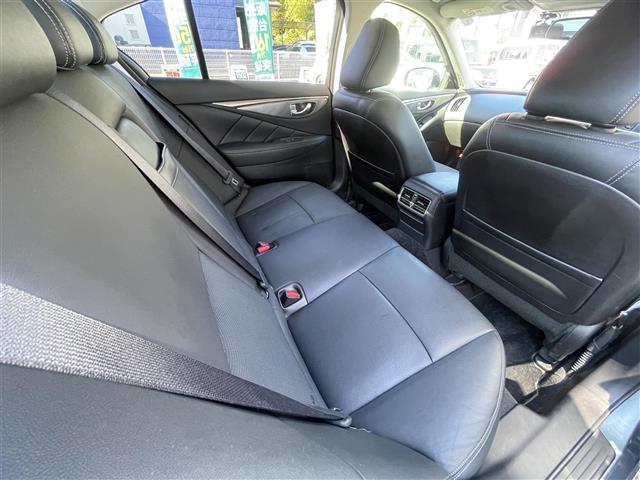 スカイライン ３５０ＧＴ　ハイブリッド　タイプＳＰ　純正ナビ／アラウンドビューモニター／黒レザーシート／パワーシート／シートヒーター／クルーズコントロール／ステアリングスイッチ／フルセグＴＶ／ＢＴ／ＣＤ／ＤＶＤ／ＥＴＣ／前後ドライブレコーダー（15枚目）