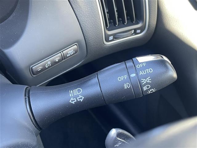 スカイライン ３５０ＧＴ　ハイブリッド　タイプＳＰ　純正ナビ／アラウンドビューモニター／黒レザーシート／パワーシート／シートヒーター／クルーズコントロール／ステアリングスイッチ／フルセグＴＶ／ＢＴ／ＣＤ／ＤＶＤ／ＥＴＣ／前後ドライブレコーダー（27枚目）