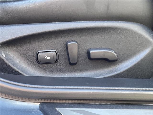 スカイライン ３５０ＧＴ　ハイブリッド　タイプＳＰ　純正ナビ／アラウンドビューモニター／黒レザーシート／パワーシート／シートヒーター／クルーズコントロール／ステアリングスイッチ／フルセグＴＶ／ＢＴ／ＣＤ／ＤＶＤ／ＥＴＣ／前後ドライブレコーダー（29枚目）