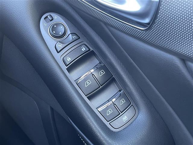 スカイライン ３５０ＧＴ　ハイブリッド　タイプＳＰ　純正ナビ／アラウンドビューモニター／黒レザーシート／パワーシート／シートヒーター／クルーズコントロール／ステアリングスイッチ／フルセグＴＶ／ＢＴ／ＣＤ／ＤＶＤ／ＥＴＣ／前後ドライブレコーダー（34枚目）