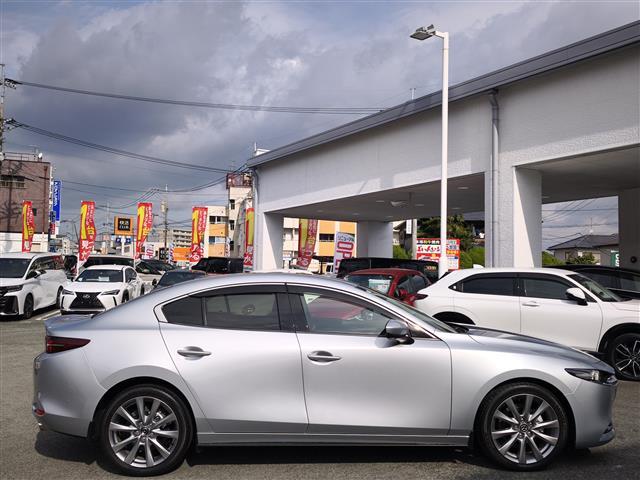 ＭＡＺＤＡ３セダン ２０Ｓプロアクティブ　ワンオーナー／純正ナビ／３６０°ビューモニター／クルーズコントロール／ステアリングスイッチ／パーキングセンサー／電子パーキング／フルセグＴＶ／Ｂｌｕｅｔｏｏｔｈ／ＵＳＢ／ＨＤＭＩ／ＣＤ／ＤＶＤ（7枚目）