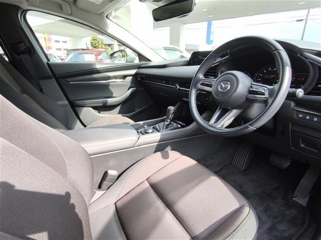 ＭＡＺＤＡ３セダン ２０Ｓプロアクティブ　ワンオーナー／純正ナビ／３６０°ビューモニター／クルーズコントロール／ステアリングスイッチ／パーキングセンサー／電子パーキング／フルセグＴＶ／Ｂｌｕｅｔｏｏｔｈ／ＵＳＢ／ＨＤＭＩ／ＣＤ／ＤＶＤ（14枚目）