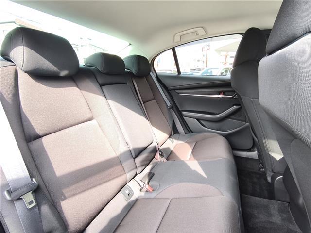 ＭＡＺＤＡ３セダン ２０Ｓプロアクティブ　ワンオーナー／純正ナビ／３６０°ビューモニター／クルーズコントロール／ステアリングスイッチ／パーキングセンサー／電子パーキング／フルセグＴＶ／Ｂｌｕｅｔｏｏｔｈ／ＵＳＢ／ＨＤＭＩ／ＣＤ／ＤＶＤ（16枚目）