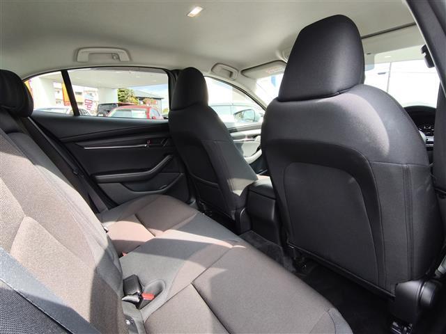 ＭＡＺＤＡ３セダン ２０Ｓプロアクティブ　ワンオーナー／純正ナビ／３６０°ビューモニター／クルーズコントロール／ステアリングスイッチ／パーキングセンサー／電子パーキング／フルセグＴＶ／Ｂｌｕｅｔｏｏｔｈ／ＵＳＢ／ＨＤＭＩ／ＣＤ／ＤＶＤ（17枚目）