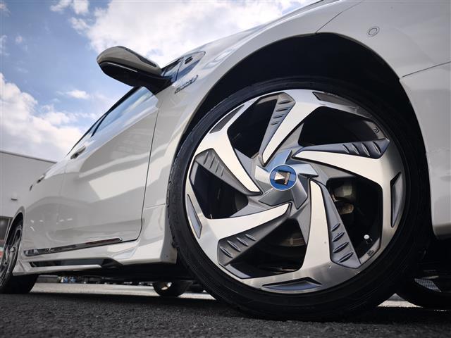 プリウスPHV Aプレミアムナビパッケージ モデリスタエアロ/モデリスタ18インチAW/充電プラグ車載/置くだけ充電/11.6インチT-Connectナビゲーションシステム/パノラミックビューモニター/LDA/BSM/HUD/ETC/ドラレコ(8枚目)