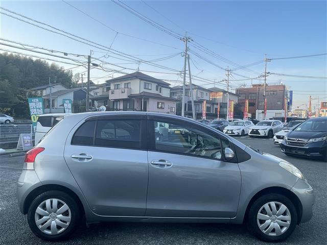 ヴィッツ F オーディオ/ETC/ドアバイザー/ウインカーミラー/コーナーポール/純正フロアマット/リモコンキー(7枚目)