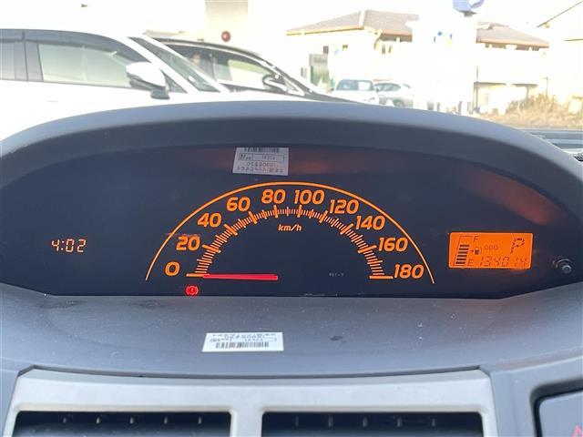 ヴィッツ F オーディオ/ETC/ドアバイザー/ウインカーミラー/コーナーポール/純正フロアマット/リモコンキー(16枚目)