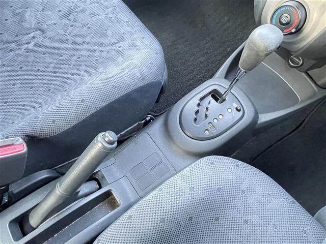 ヴィッツ F オーディオ/ETC/ドアバイザー/ウインカーミラー/コーナーポール/純正フロアマット/リモコンキー(17枚目)