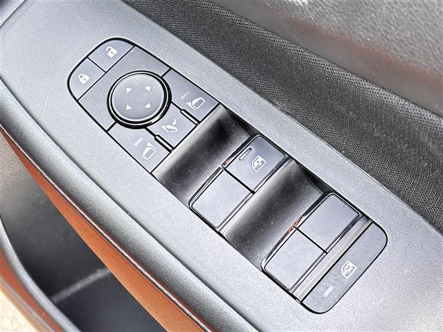 ノート X 純正ナビ/バックカメラ/エマージェンシブレーキ/車線逸脱警報/駐車支援/コーナーセンサー/オートハイビーム/オートLEDライト/フォグライト/純正ドライブレコーダー/ETC/フルセグTV(25枚目)