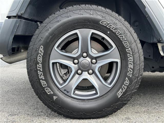 ジープ・ラングラーアンリミテッド スポーツ　禁煙　２０００ｃｃ　ターボ　ＤＵＮＬＯＰ／ＡＴタイヤ／２０２３年製　アップルカープレイ　Ｂｌｕｅｔｏｏｔｈ　パートタイム４ＷＤ　スマートキー　クルコン　フロント／サイド／バックカメラ　ＦＲドラレコ（12枚目）