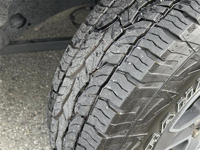 ジープ・ラングラーアンリミテッド スポーツ　禁煙　２０００ｃｃ　ターボ　ＤＵＮＬＯＰ／ＡＴタイヤ／２０２３年製　アップルカープレイ　Ｂｌｕｅｔｏｏｔｈ　パートタイム４ＷＤ　スマートキー　クルコン　フロント／サイド／バックカメラ　ＦＲドラレコ（13枚目）