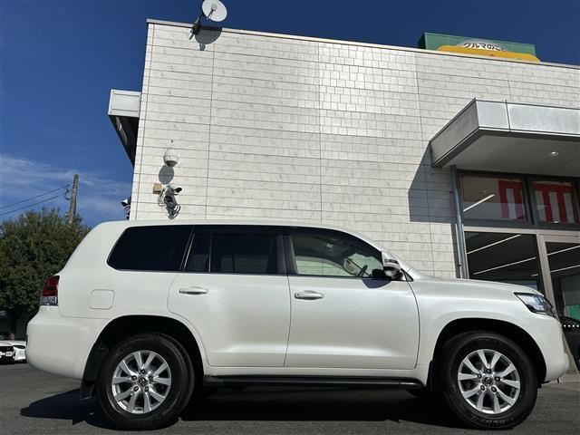 ランドクルーザー ＡＸ　Ｇセレクション　後期・禁煙・メーカーナビ・パノラミックビュー・ベージュレザー・シートヒーター・ステアリングヒーター・ウッドコンビステア・衝突軽減・追従クルコン・クロールコントロール・センターデフロック・ＬＥＤライト（4枚目）