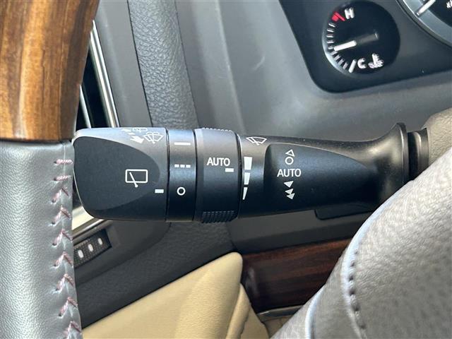 ランドクルーザー ＡＸ　Ｇセレクション　後期・禁煙・メーカーナビ・パノラミックビュー・ベージュレザー・シートヒーター・ステアリングヒーター・ウッドコンビステア・衝突軽減・追従クルコン・クロールコントロール・センターデフロック・ＬＥＤライト（17枚目）