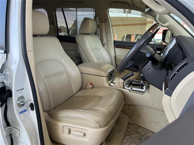 ランドクルーザー ＡＸ　Ｇセレクション　後期・禁煙・メーカーナビ・パノラミックビュー・ベージュレザー・シートヒーター・ステアリングヒーター・ウッドコンビステア・衝突軽減・追従クルコン・クロールコントロール・センターデフロック・ＬＥＤライト（23枚目）