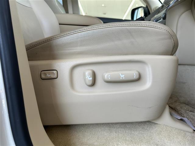 ランドクルーザー ＡＸ　Ｇセレクション　後期・禁煙・メーカーナビ・パノラミックビュー・ベージュレザー・シートヒーター・ステアリングヒーター・ウッドコンビステア・衝突軽減・追従クルコン・クロールコントロール・センターデフロック・ＬＥＤライト（24枚目）