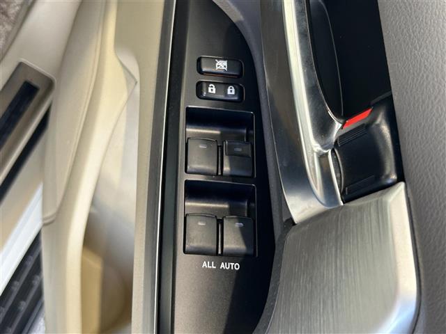 ランドクルーザー ＡＸ　Ｇセレクション　後期・禁煙・メーカーナビ・パノラミックビュー・ベージュレザー・シートヒーター・ステアリングヒーター・ウッドコンビステア・衝突軽減・追従クルコン・クロールコントロール・センターデフロック・ＬＥＤライト（26枚目）