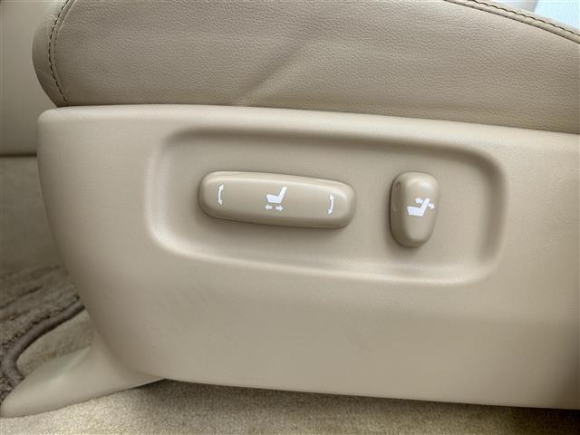 ランドクルーザー ＡＸ　Ｇセレクション　後期・禁煙・メーカーナビ・パノラミックビュー・ベージュレザー・シートヒーター・ステアリングヒーター・ウッドコンビステア・衝突軽減・追従クルコン・クロールコントロール・センターデフロック・ＬＥＤライト（35枚目）