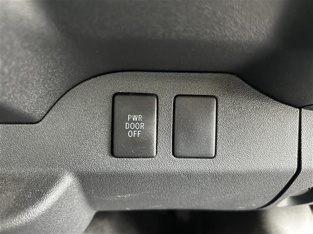 ハイエースワゴン GL 禁煙 4WD ベッドキット フローリングフロア ZERO break16インチ グッドイヤータイヤ ナビTV 後席モニター 電動スライド 黒木目インテリア コンビステア クリフォードセキュリティ(18枚目)