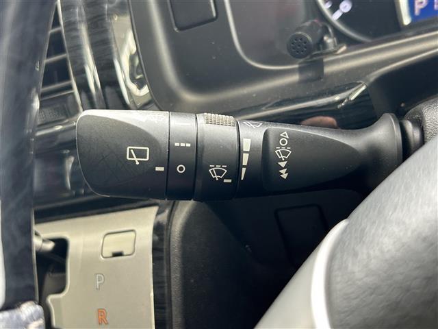 ハイエースワゴン GL 禁煙 4WD ベッドキット フローリングフロア ZERO break16インチ グッドイヤータイヤ ナビTV 後席モニター 電動スライド 黒木目インテリア コンビステア クリフォードセキュリティ(20枚目)