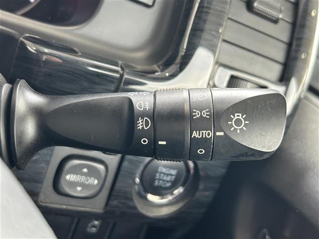 ハイエースワゴン GL 禁煙 4WD ベッドキット フローリングフロア ZERO break16インチ グッドイヤータイヤ ナビTV 後席モニター 電動スライド 黒木目インテリア コンビステア クリフォードセキュリティ(23枚目)