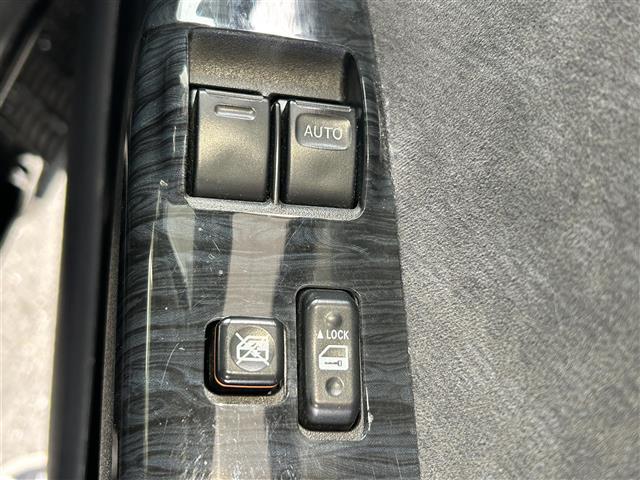 ハイエースワゴン GL 禁煙 4WD ベッドキット フローリングフロア ZERO break16インチ グッドイヤータイヤ ナビTV 後席モニター 電動スライド 黒木目インテリア コンビステア クリフォードセキュリティ(25枚目)