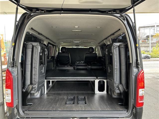 ハイエースワゴン GL 禁煙 4WD ベッドキット フローリングフロア ZERO break16インチ グッドイヤータイヤ ナビTV 後席モニター 電動スライド 黒木目インテリア コンビステア クリフォードセキュリティ(30枚目)