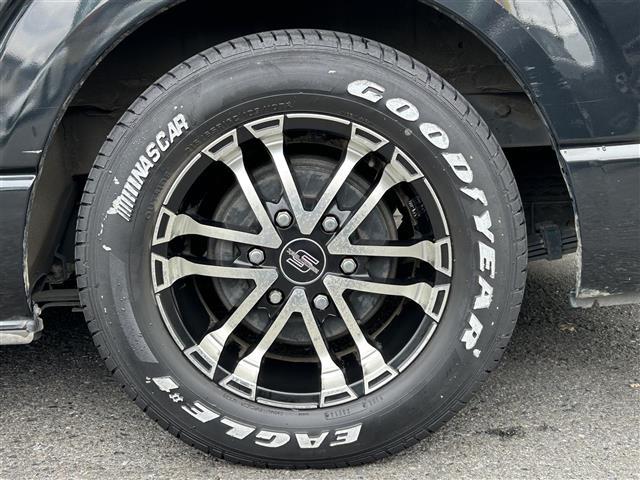 ハイエースワゴン GL 禁煙 4WD ベッドキット フローリングフロア ZERO break16インチ グッドイヤータイヤ ナビTV 後席モニター 電動スライド 黒木目インテリア コンビステア クリフォードセキュリティ(34枚目)