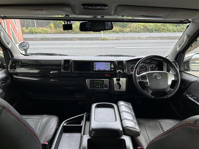 ハイエースワゴン GL 禁煙 4WD ベッドキット フローリングフロア ZERO break16インチ グッドイヤータイヤ ナビTV 後席モニター 電動スライド 黒木目インテリア コンビステア クリフォードセキュリティ(41枚目)