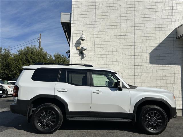 ランドクルーザー250 VX ワンオーナー・禁煙・モデリスタPKG・角目LED・モデリスタPKG・サンルーフ・レザー・シートヒーター/クーラー・パノラミックビュー・パワーバックドア・デジタルミラー・コーナーセンサー・ルーフレール(8枚目)