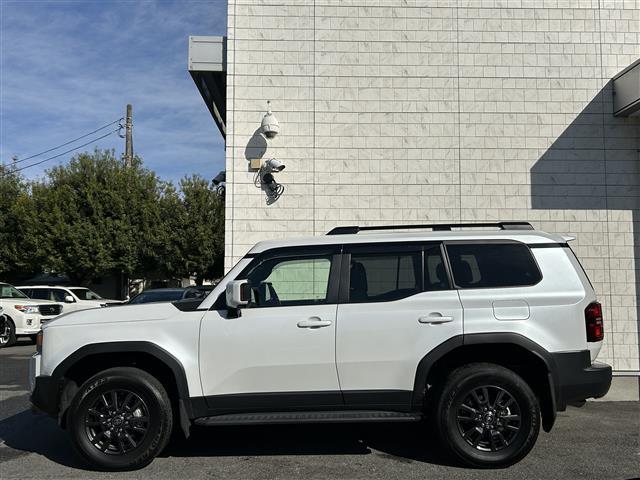 ランドクルーザー250 VX ワンオーナー・禁煙・モデリスタPKG・角目LED・モデリスタPKG・サンルーフ・レザー・シートヒーター/クーラー・パノラミックビュー・パワーバックドア・デジタルミラー・コーナーセンサー・ルーフレール(9枚目)