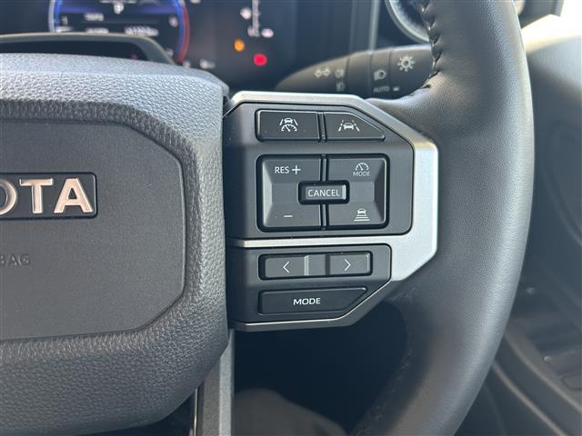 ランドクルーザー250 VX ワンオーナー・禁煙・モデリスタPKG・角目LED・モデリスタPKG・サンルーフ・レザー・シートヒーター/クーラー・パノラミックビュー・パワーバックドア・デジタルミラー・コーナーセンサー・ルーフレール(17枚目)