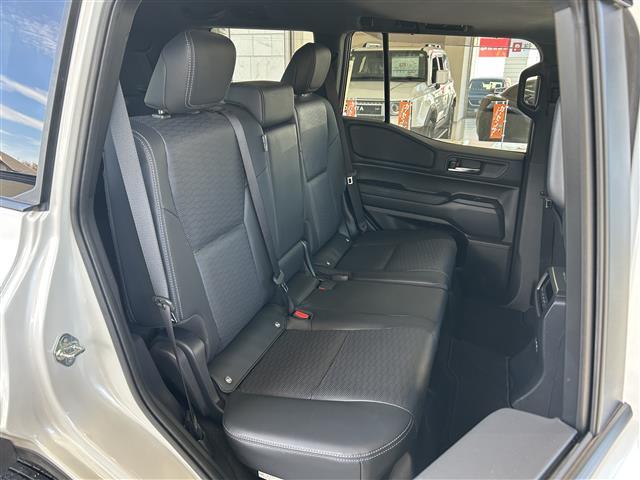 ランドクルーザー250 VX ワンオーナー・禁煙・モデリスタPKG・角目LED・モデリスタPKG・サンルーフ・レザー・シートヒーター/クーラー・パノラミックビュー・パワーバックドア・デジタルミラー・コーナーセンサー・ルーフレール(30枚目)