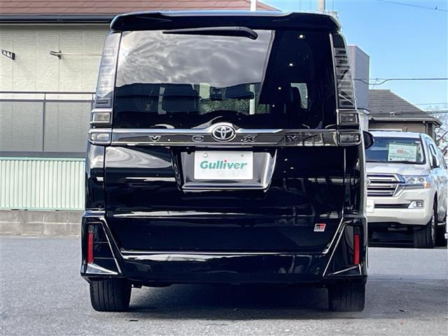 ヴォクシー ＺＳ　ＧＲスポーツ　ワンオーナー　禁煙　９型ナビＴＶ　プリクラッシュセーフティ　レーンキープ　両側電動ドア　バックドアイージークローズ　専用１８インチアルミ　ＬＥＤライト　オートハイビーム　専用ハーフレザーシート（4枚目）